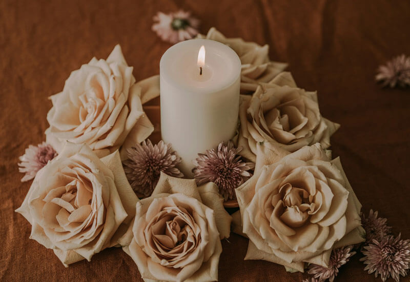 Minimal Candle Decoration Image