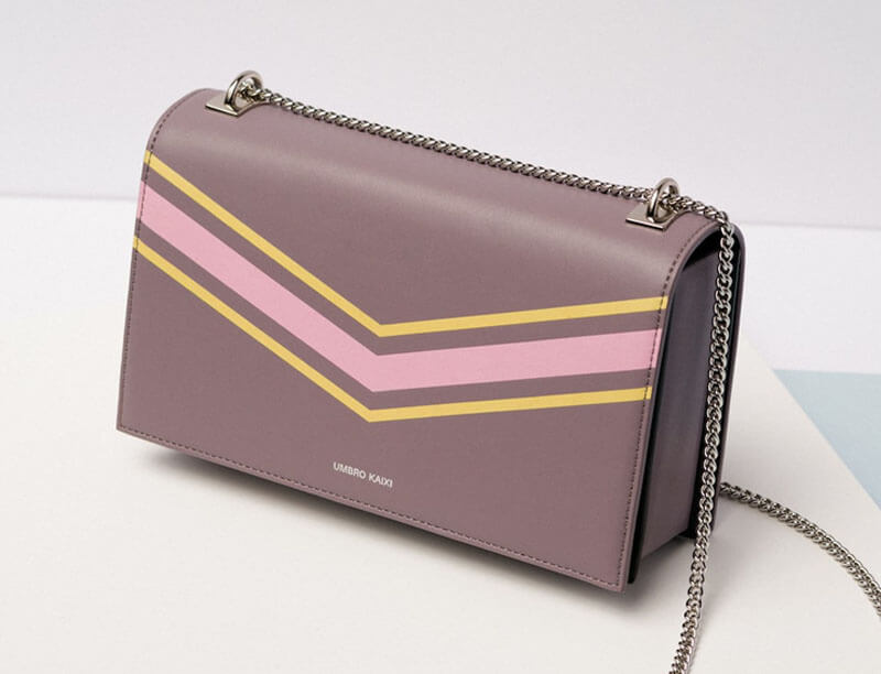 Simple and fashionable clutch